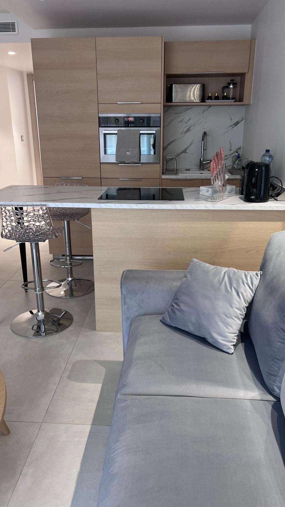 Majestic Apartment Кан Екстериор снимка
